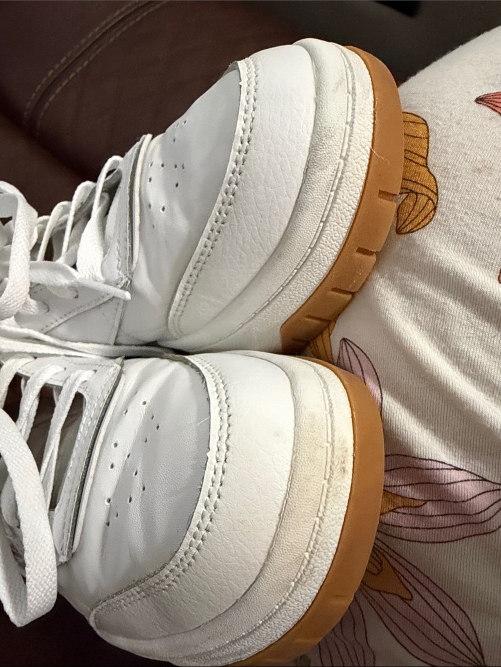 Reebok White Leather Sneakers with Gum Outsole size #7.5 - Picture 10 of 10